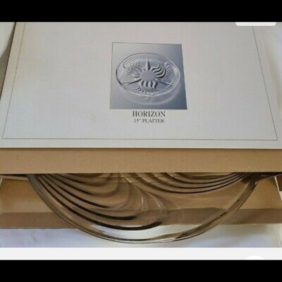 Block Horizon 15" Crystal Round Elegant Modern Serving Platter - Picture 2 of 4